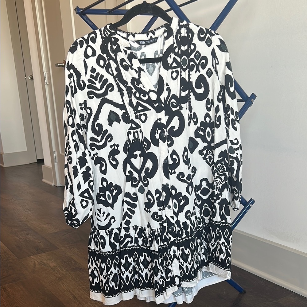 Zara Black and White long sleeve dress